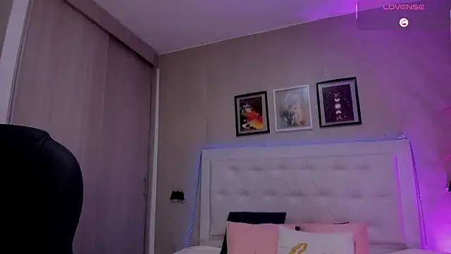 emma  smith1 online show from 02-06-26, 10:55