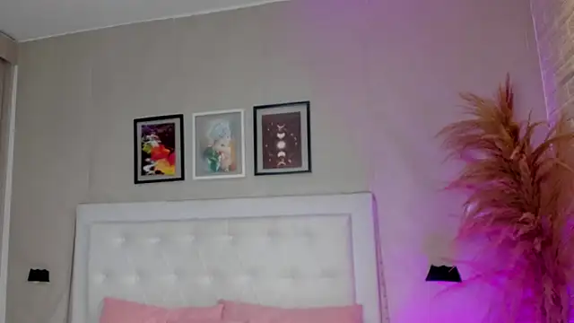 emma  smith1 online show from 03-11-26, 12:21