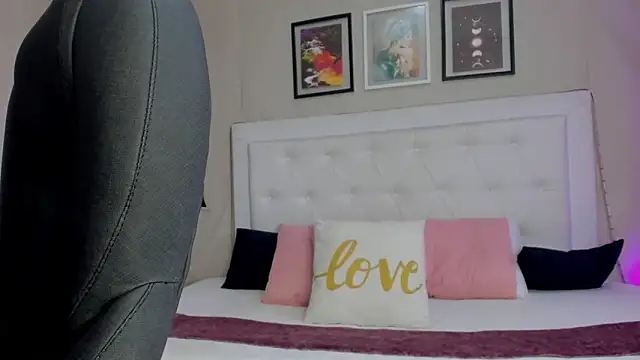 emma  smith1 online show from 03-10-26, 11:47