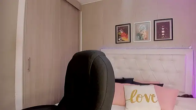 emma  smith1 online show from 02-09-26, 12:03