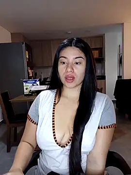 Snapshot of tara20_ chatting on 10-12-25, 10:33 tara20  online show from 10-12-25, 10:33