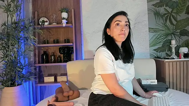 LIAH IZUMI online show from 11-20-25, 01:23