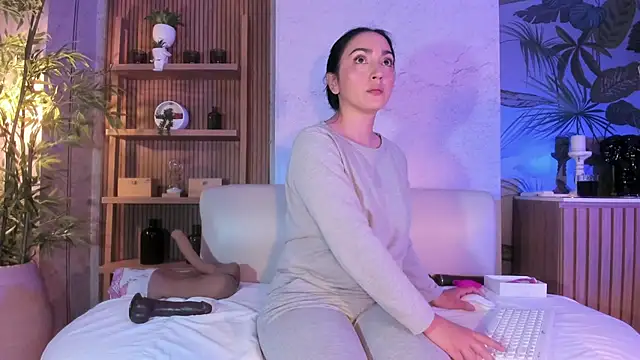 LIAH IZUMI online show from 02-09-26, 12:58