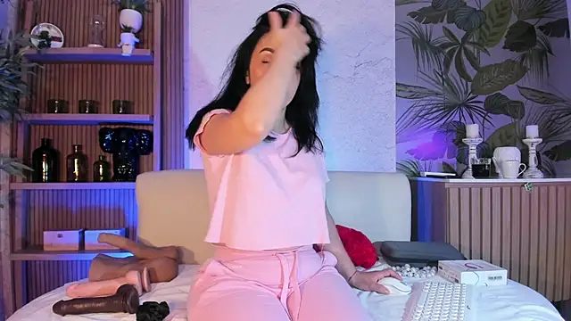 LIAH IZUMI online show from 01-07-26, 01:16