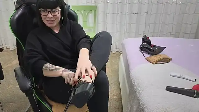   Nina online show from 12-19-25, 01:13