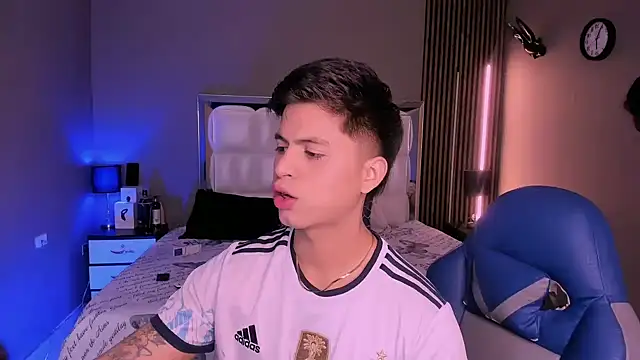 Snapshot of Niicky1_ chatting on 03-08-25, 08:35 Niicky1 online show from 03-08-25, 08:35