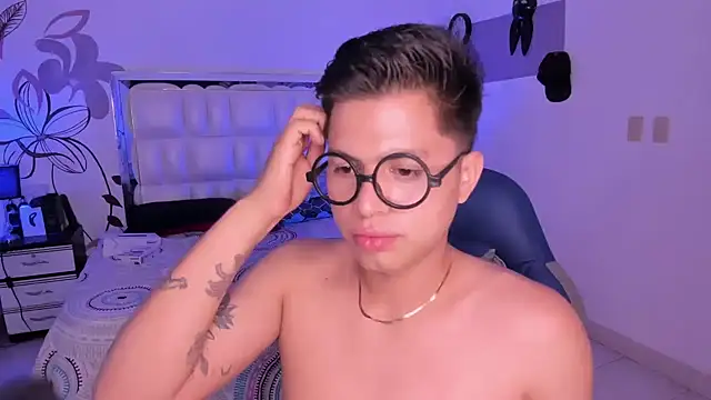 Snapshot of Niicky1_ chatting on 02-13-25, 12:35 Niicky1 online show from 02-13-25, 12:35