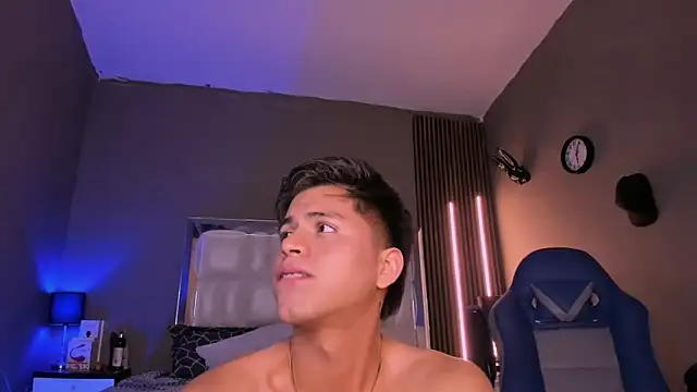 Snapshot of Niicky1_ chatting on 03-13-25, 12:05 Niicky1 online show from 03-13-25, 12:05