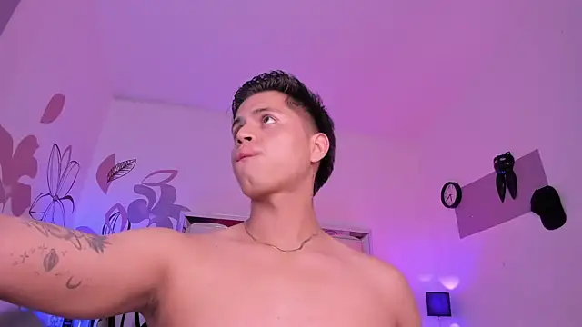 Snapshot of Niicky1_ chatting on 02-14-25, 12:51 Niicky1 online show from 02-14-25, 12:51