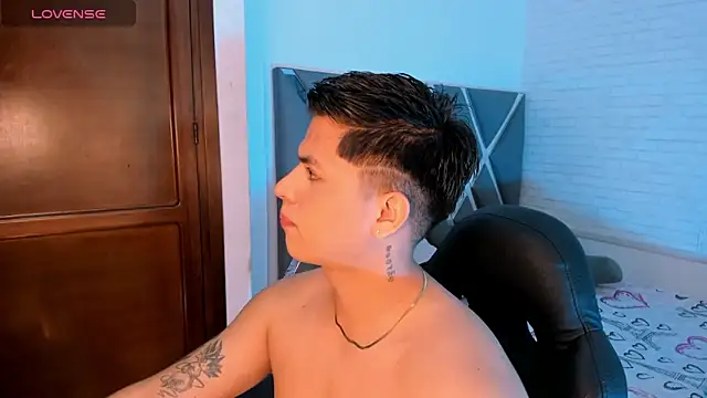 Niicky1  online show from 02-08-26, 02:04