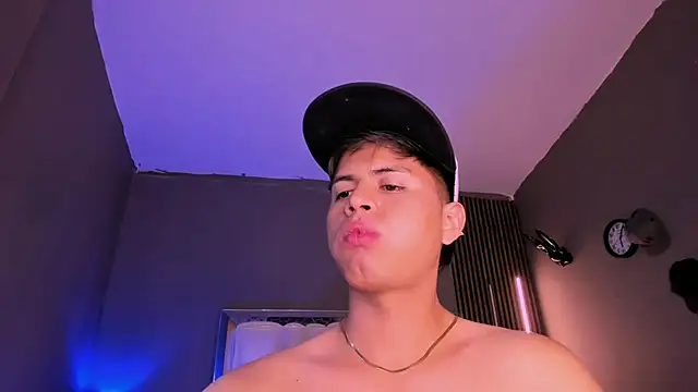 Snapshot of Niicky1_ chatting on 03-20-25, 12:30 Niicky1 online show from 03-20-25, 12:30