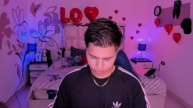 Snapshot of Niicky1_ chatting on 02-16-25, 08:33 Niicky1 online show from 02-16-25, 08:33