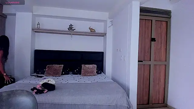 AbrilStivenson  online show from 09-18-25, 02:53