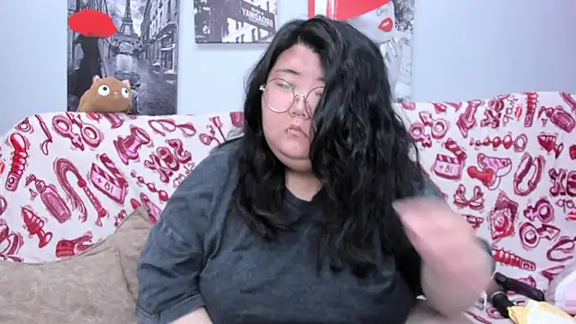 Snapshot of Nadine_asian chatting on 06-18-26, 03:05 Nadine asian online show from 06-18-26, 03:05