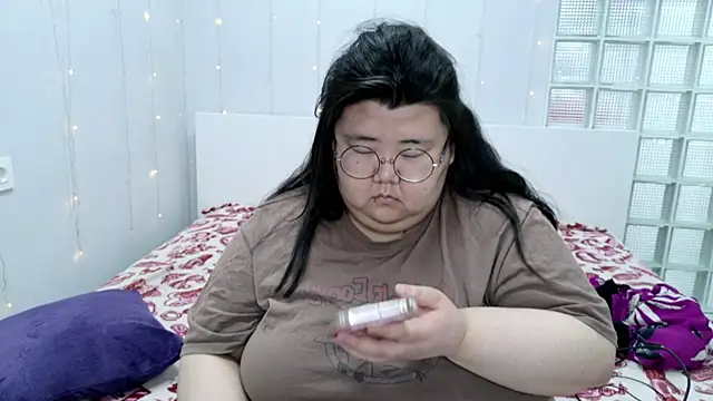 Nadine asian online show from 04-19-26, 08:26