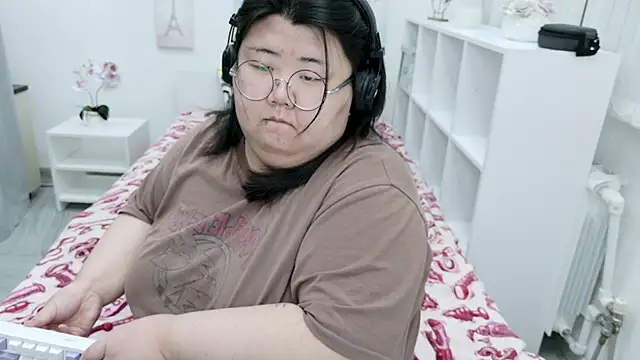 Nadine asian online show from 02-19-26, 04:09