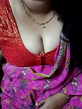 Snapshot of Omana-kutty chatting on 02-06-25, 06:40 Omana-kutty online show from 02-06-25, 06:40
