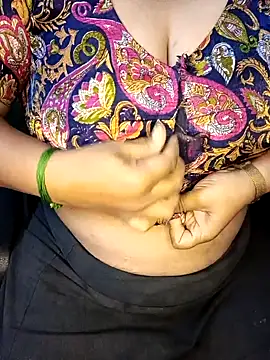 Snapshot of Omana-kutty chatting on 03-18-25, 07:33 Omana-kutty online show from 03-18-25, 07:33