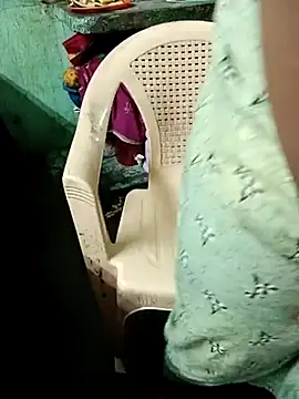 Snapshot of Omana-kutty chatting on 02-14-25, 09:55 Omana-kutty online show from 02-14-25, 09:55