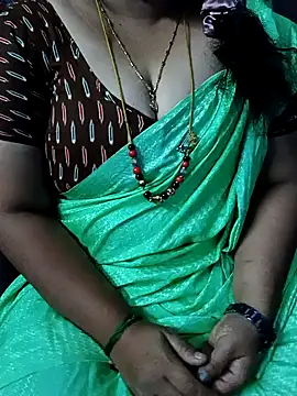 Snapshot of Omana-kutty chatting on 02-08-25, 03:31 Omana-kutty online show from 02-08-25, 03:31