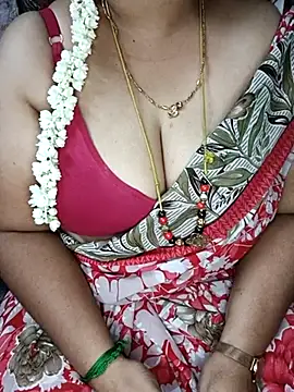 Snapshot of Omana-kutty chatting on 02-25-25, 03:42 Omana-kutty online show from 02-25-25, 03:42