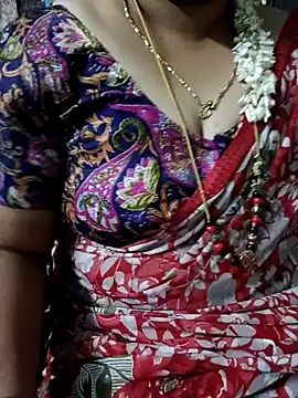 Snapshot of Omana-kutty chatting on 02-06-25, 04:58 Omana-kutty online show from 02-06-25, 04:58