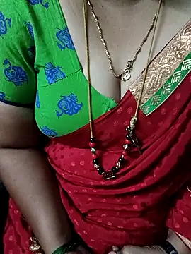 Snapshot of Omana-kutty chatting on 02-10-25, 01:57 Omana-kutty online show from 02-10-25, 01:57
