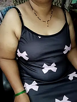 Snapshot of Omana-kutty chatting on 03-18-25, 04:28 Omana-kutty online show from 03-18-25, 04:28
