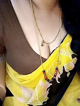 Snapshot of Omana-kutty chatting on 02-26-25, 05:03 Omana-kutty online show from 02-26-25, 05:03