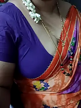 Snapshot of Omana-kutty chatting on 02-13-25, 02:09 Omana-kutty online show from 02-13-25, 02:09
