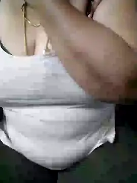 Snapshot of Omana-kutty chatting on 02-01-25, 11:31 Omana-kutty online show from 02-01-25, 11:31