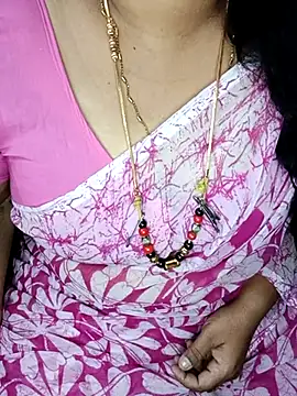 Snapshot of Omana-kutty chatting on 03-07-25, 04:35 Omana-kutty online show from 03-07-25, 04:35