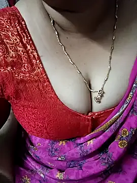 Snapshot of Omana-kutty chatting on 02-06-25, 03:37 Omana-kutty online show from 02-06-25, 03:37