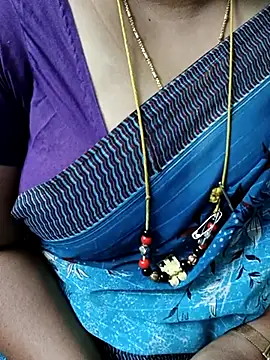 Snapshot of Omana-kutty chatting on 02-24-25, 01:53 Omana-kutty online show from 02-24-25, 01:53