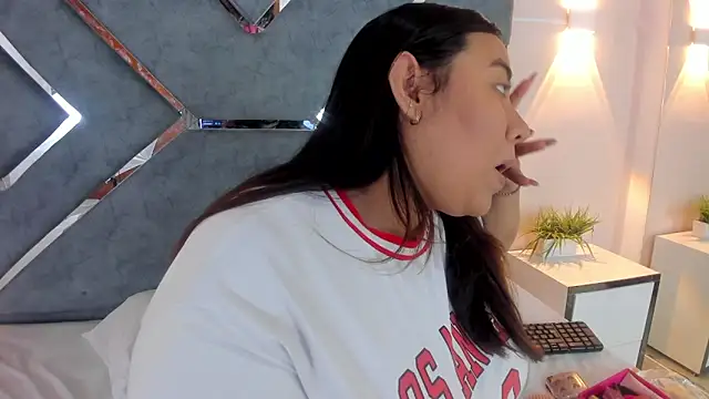 LucciaPorter online show from 03-26-26, 01:31