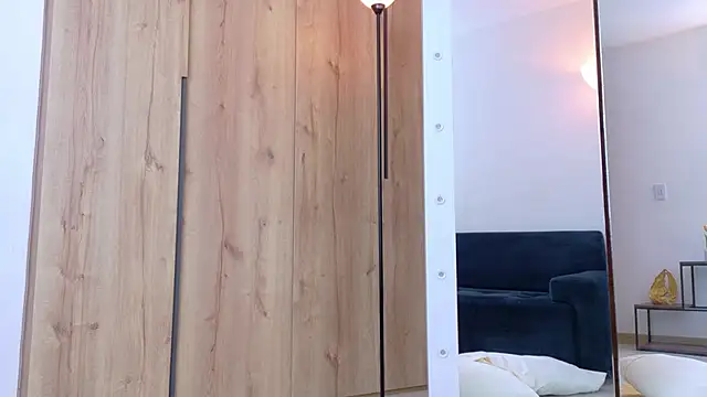 Sofhia cruz online show from 09-18-25, 07:50