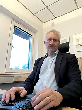 tom-swede online show from 10-27-25, 03:24