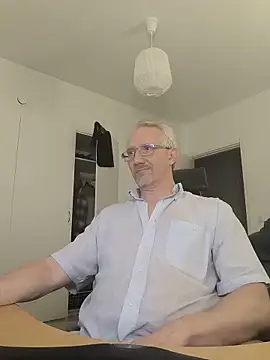 Snapshot of tom-swede chatting on 06-04-26, 10:58 tom-swede online show from 06-04-26, 10:58