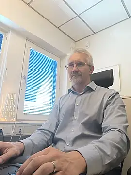 Snapshot of tom-swede chatting on 06-05-26, 01:06 tom-swede online show from 06-05-26, 01:06