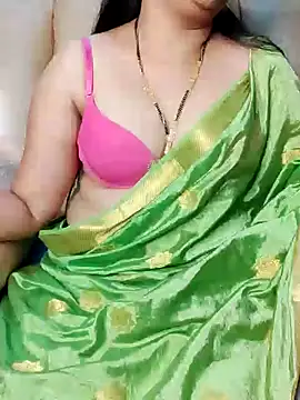 Snapshot of Traditional_Housewife_ chatting on 01-19-25, 03:53 Traditional Housewife  online show from 01-19-25, 03:53