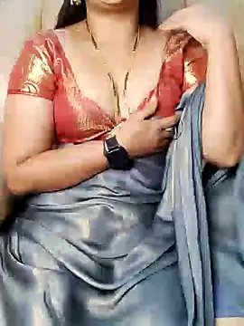 Snapshot of Traditional_Housewife_ chatting on 01-17-25, 03:43 Traditional Housewife  online show from 01-17-25, 03:43