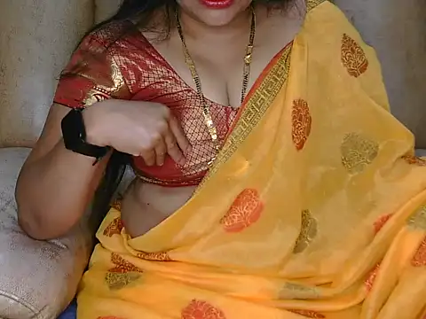 Snapshot of Traditional_Housewife_ chatting on 03-01-25, 02:13 Traditional Housewife  online show from 03-01-25, 02:13