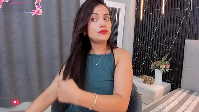 Snapshot of katrina_kaif_x chatting on 05-15-26, 07:34 katrina kaif x online show from 05-15-26, 07:34