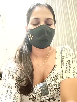 Snapshot of indianliza chatting on 03-08-25, 04:01 indianliza online show from 03-08-25, 04:01