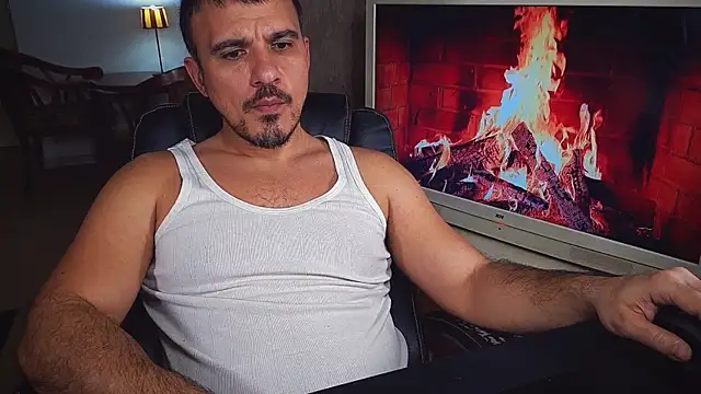 Snapshot of officeman7 chatting on 01-30-25, 04:24 officeman7 online show from 01-30-25, 04:24