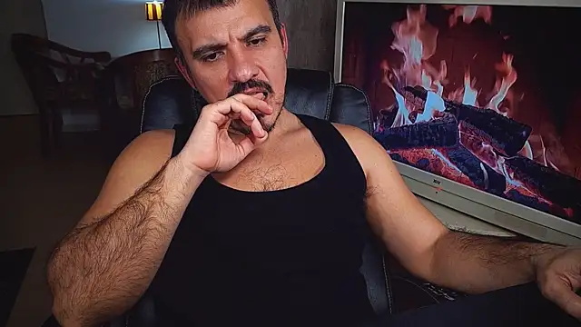 Snapshot of officeman7 chatting on 01-13-25, 05:23 officeman7 online show from 01-13-25, 05:23