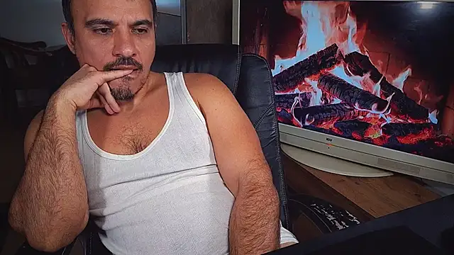 Snapshot of officeman7 chatting on 02-15-25, 08:23 officeman7 online show from 02-15-25, 08:23