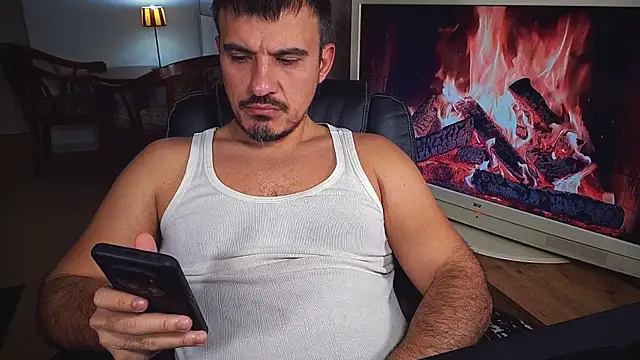 Snapshot of officeman7 chatting on 02-02-25, 04:32 officeman7 online show from 02-02-25, 04:32