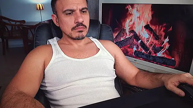 Snapshot of officeman7 chatting on 01-25-25, 03:09 officeman7 online show from 01-25-25, 03:09