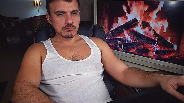 Snapshot of officeman7 chatting on 02-15-25, 05:17 officeman7 online show from 02-15-25, 05:17